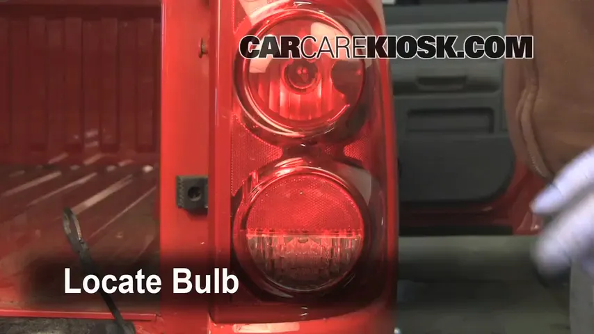 2005 Dodge Dakota SLT 4.7L V8 Crew Cab Pickup Lights Brake Light (replace bulb)